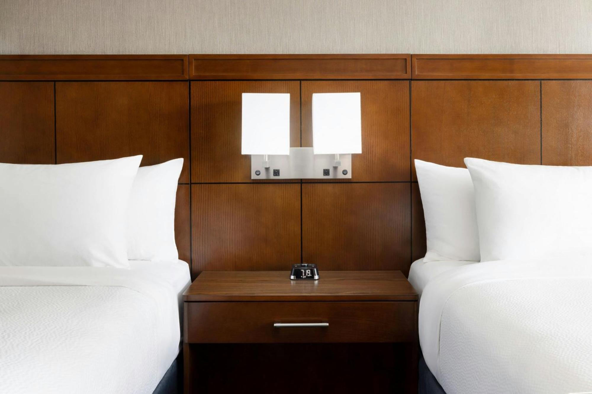 Courtyard By Marriott Angeles Woodland Hills 3*