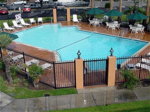 Courtyard By Marriott Angeles Woodland Hills Hotel