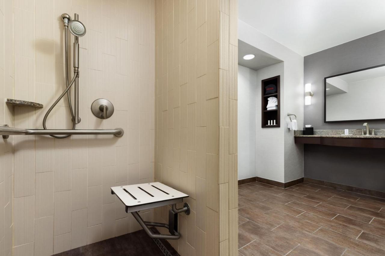 Courtyard By Marriott Angeles Woodland Hills 3*